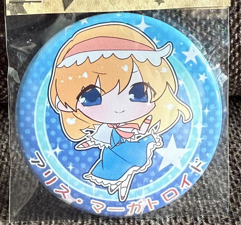 【新品】東方嫁缶徽章【愛麗絲・瑪格特洛伊德】 / 啊啊！少女大人！ 發售日:2024年11月10日