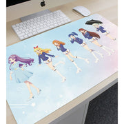 【新品】アイカツ！ 10th STORY ～未来へのSTARWAY～ 描き下ろし 集合 歩みver. マルチデスクマット / アルマビアンカ 発売日:2026年09月20日
